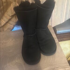 UGG Bailey Bows never worn